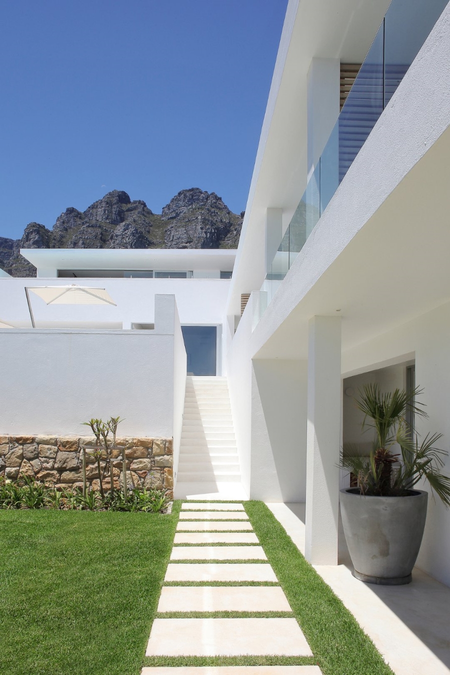 To Let 8 Bedroom Property for Rent in Bakoven Western Cape